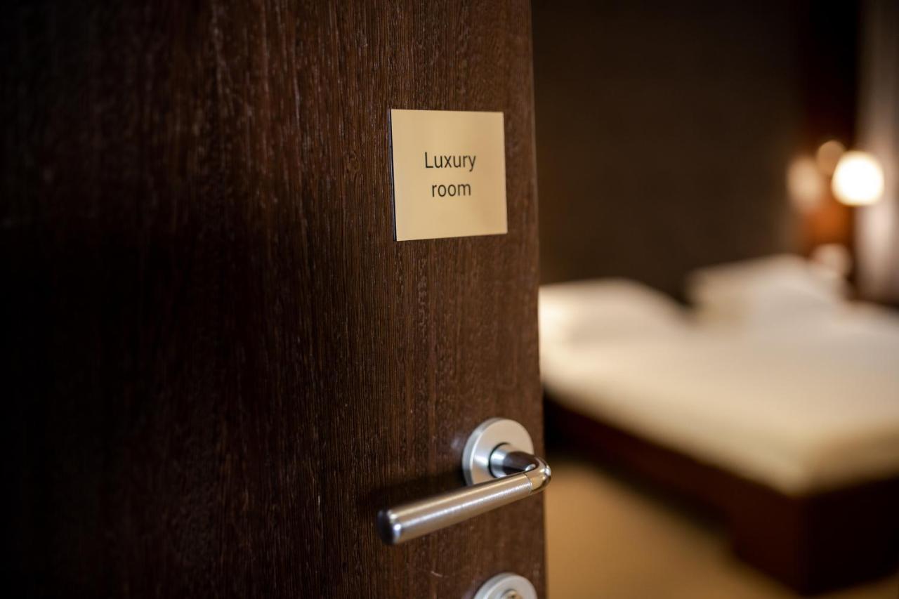 Luka De Luka Suites ベオグラード エクステリア 写真