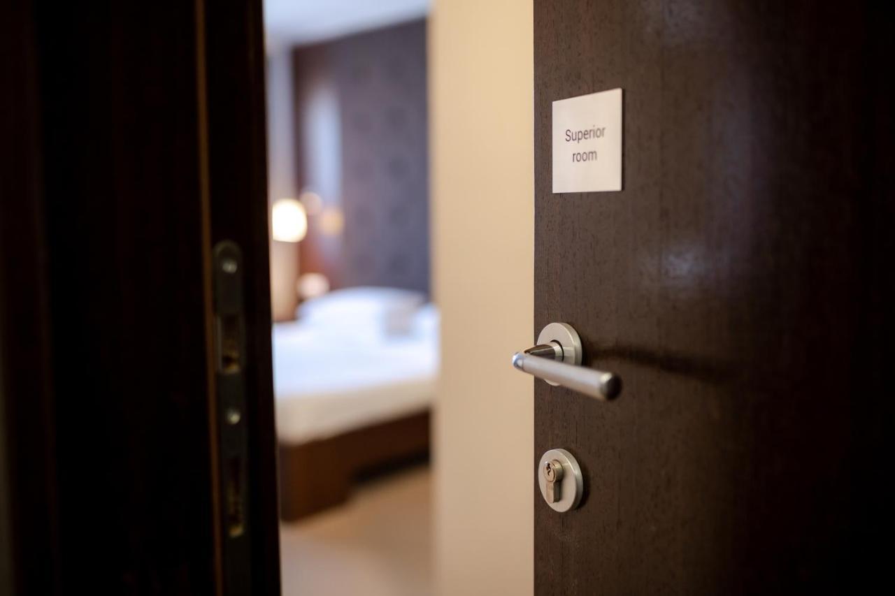 Luka De Luka Suites ベオグラード エクステリア 写真